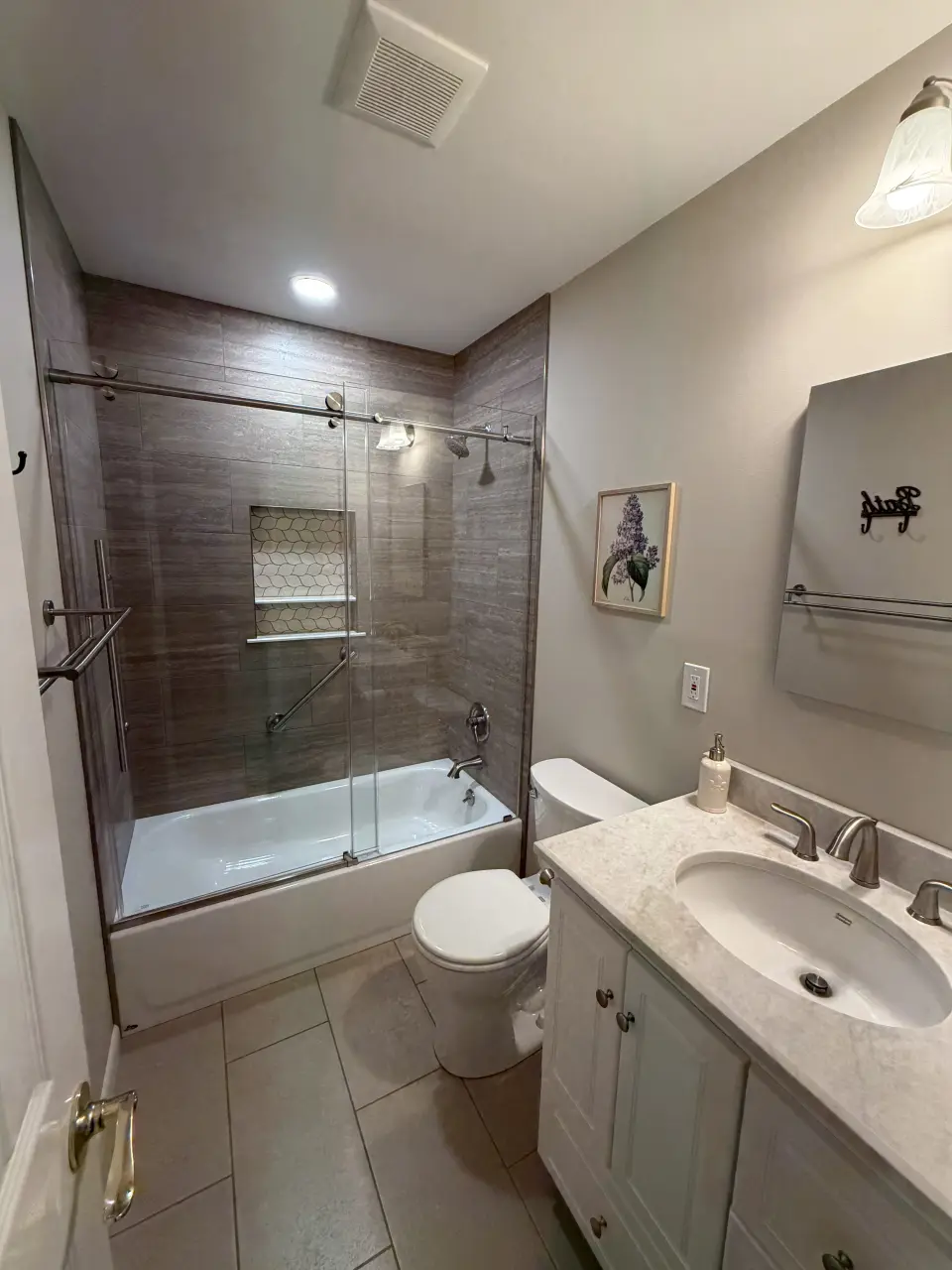 Bathroom - Ringwood — photo 1