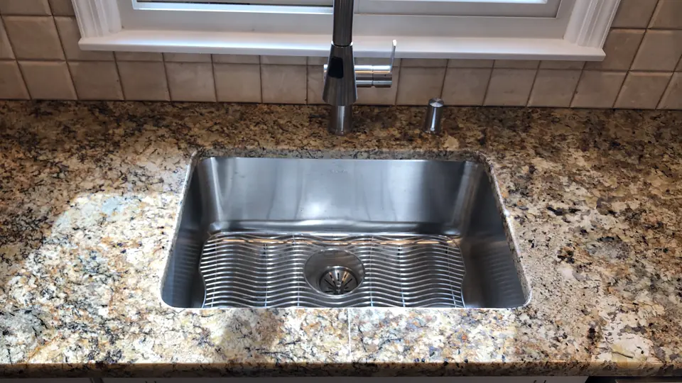 Single-bowl undermount sink