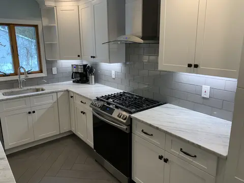 Photo 16 of 22